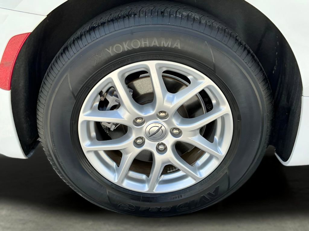 Used 2023 Chrysler Pacifica Touring-L image 14