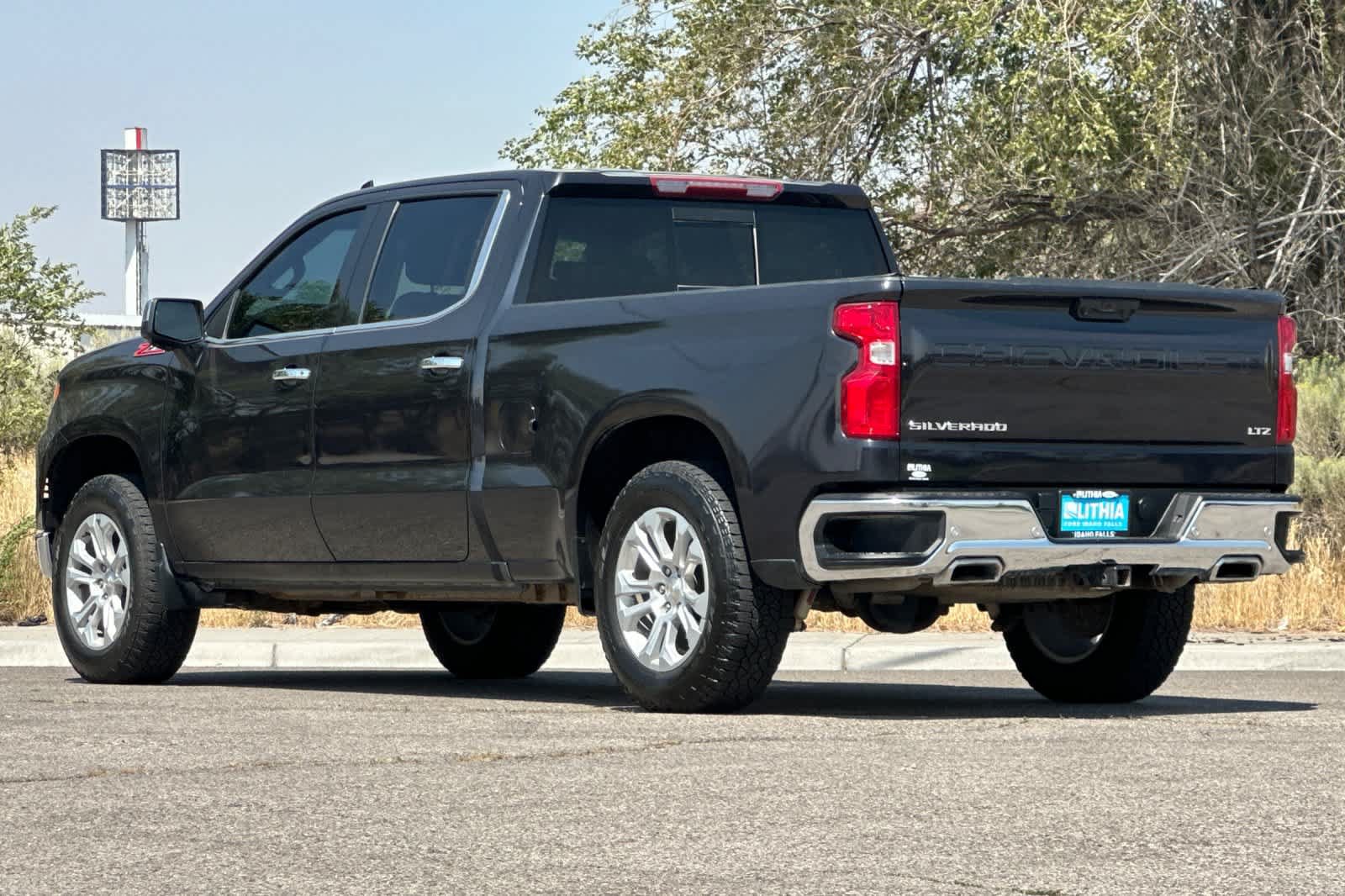 Used 2022 Chevrolet Silverado 1500 LTZ w/ LTZ Convenience Package II AWD/4WD image 6