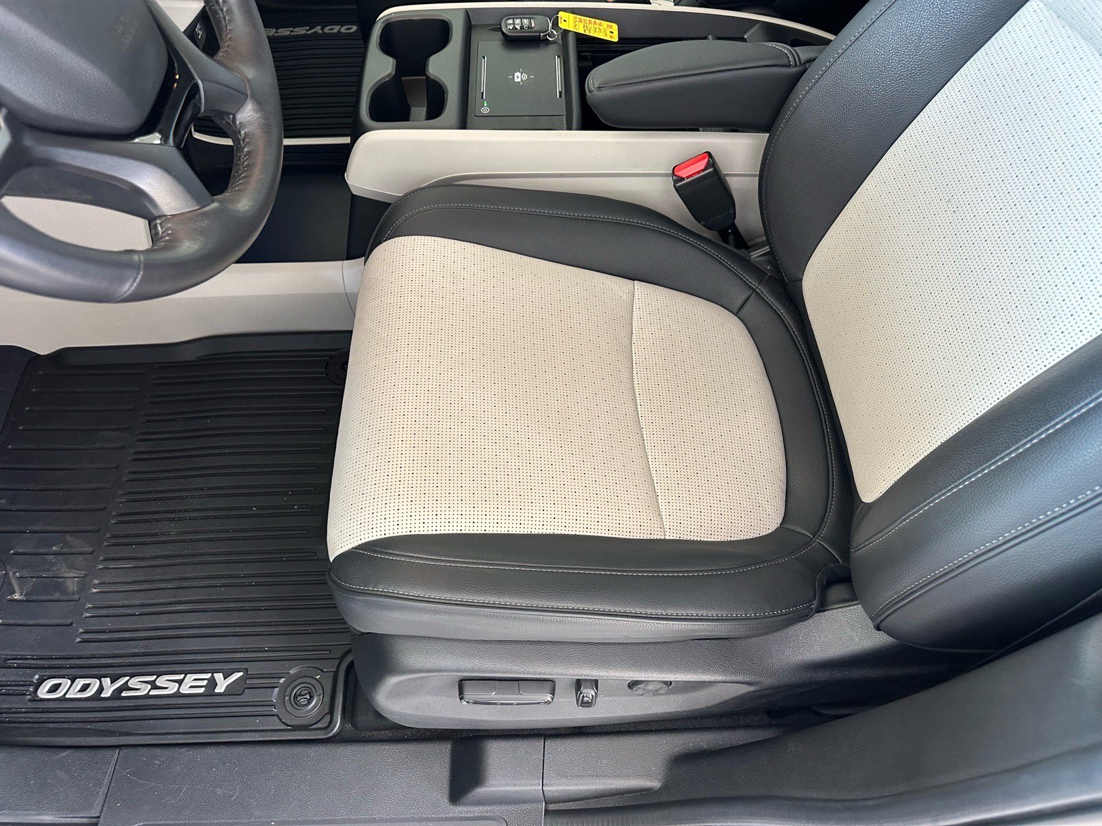 Used 2025 Honda Odyssey Elite image 19