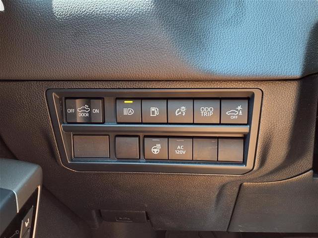 Used 2025 Toyota Tundra Limited AWD/4WD image 12