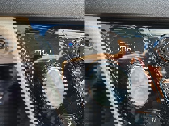 Used 2022 Chrysler Voyager LX image 20