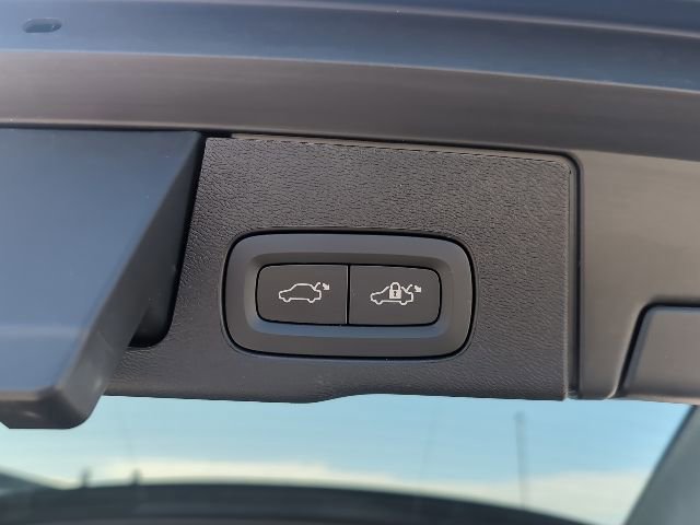 Used 2023 Volvo XC60 B5 Plus image 28