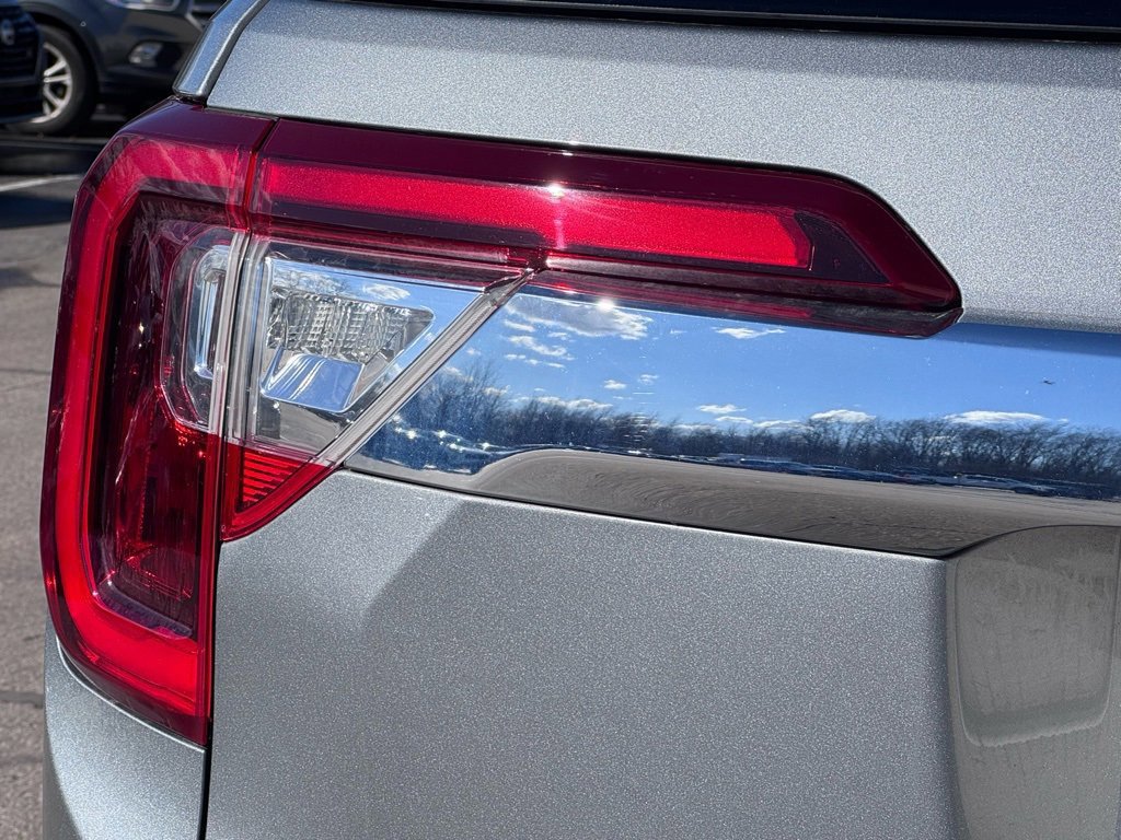 Used 2023 GMC Acadia SLE w/ Driver Convenience Package image 12