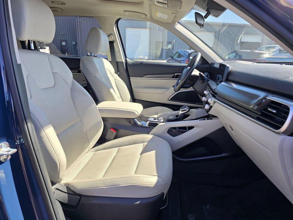 Used 2025 Kia Telluride S FWD image 15