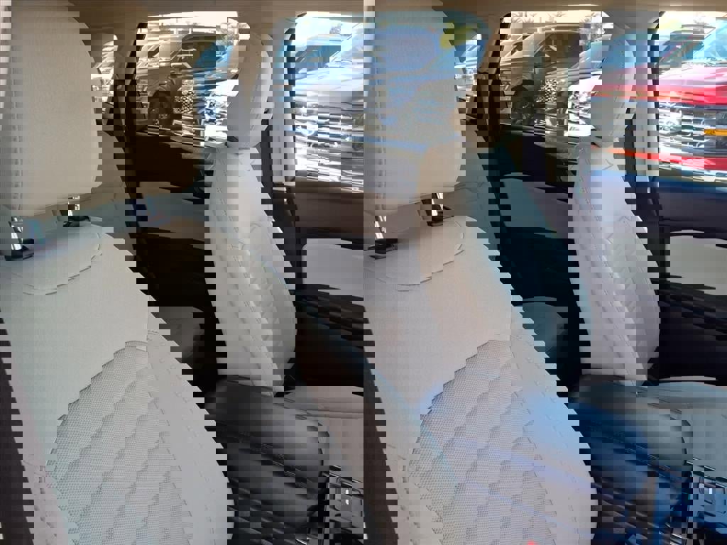 Certified 2024 Ford Edge SE image 12