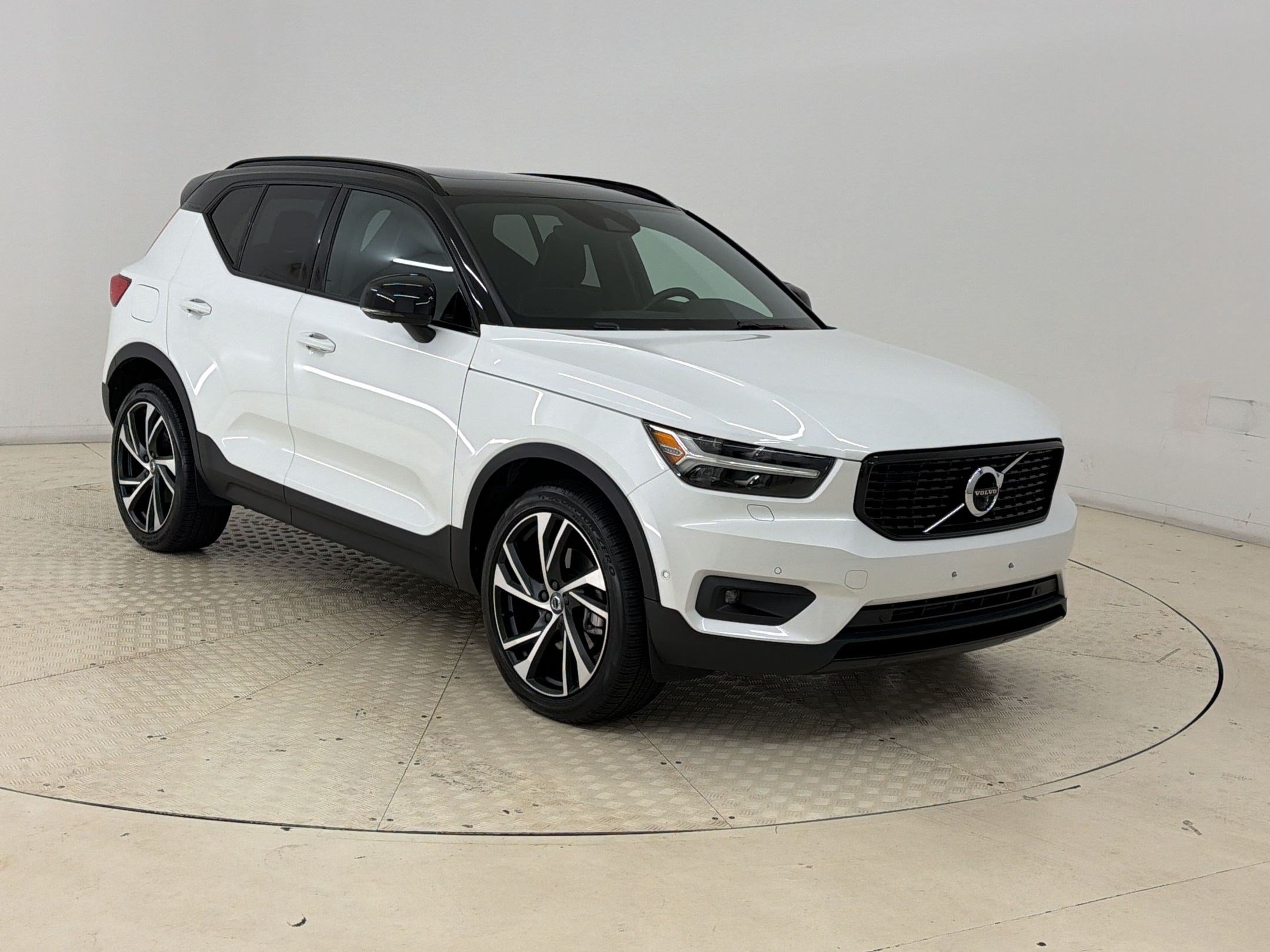 Used 2019 Volvo XC40 T5 R-Design AWD/4WD image 7