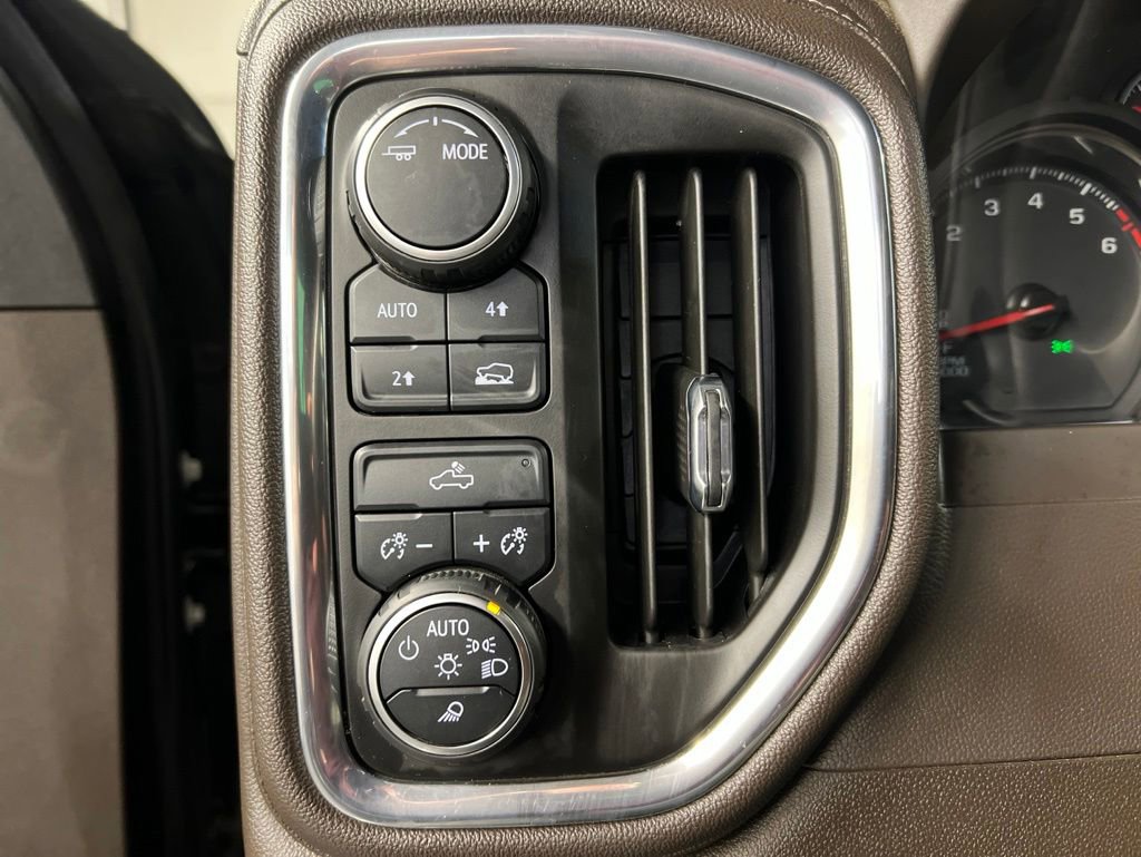 Used 2021 Chevrolet Silverado 1500 LT w/ Safety Package II AWD/4WD image 23
