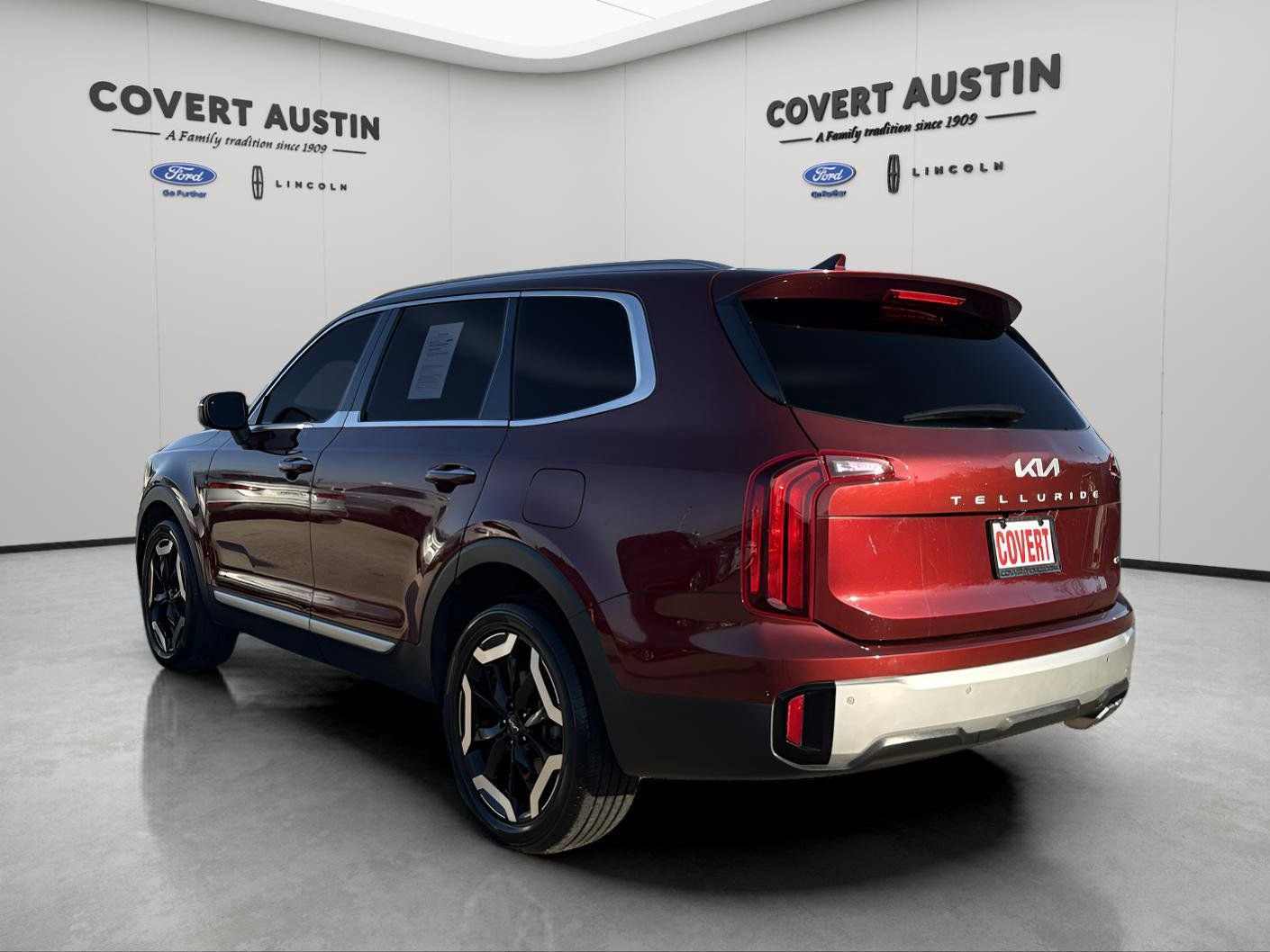 Used 2023 Kia Telluride S image 3