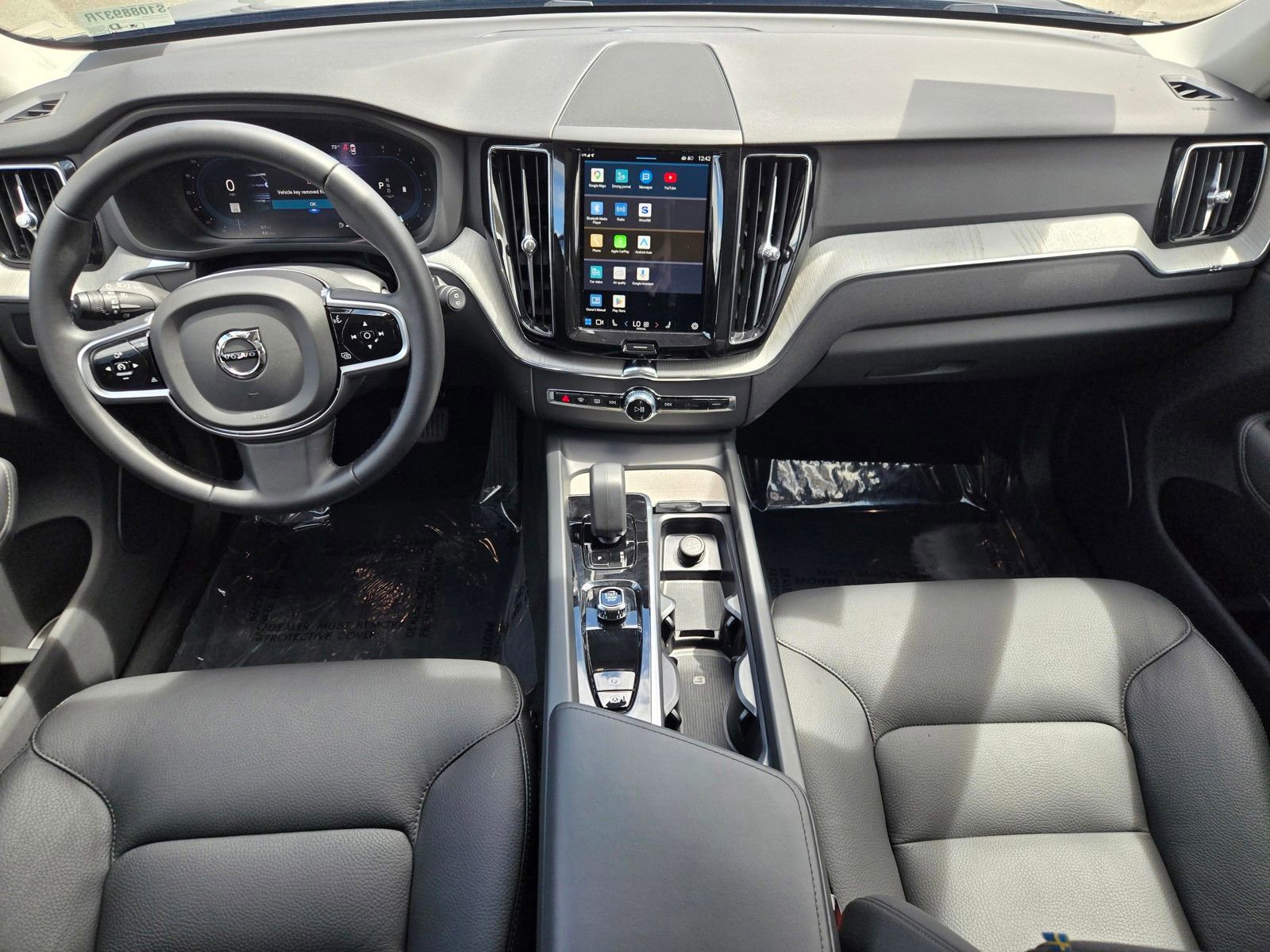 Used 2025 Volvo XC60 B5 Plus AWD/4WD image 14