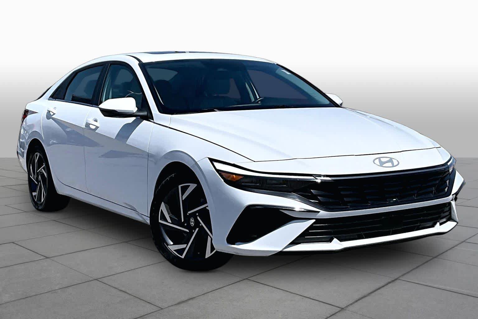 Used 2025 Hyundai Elantra Limited FWD image 3