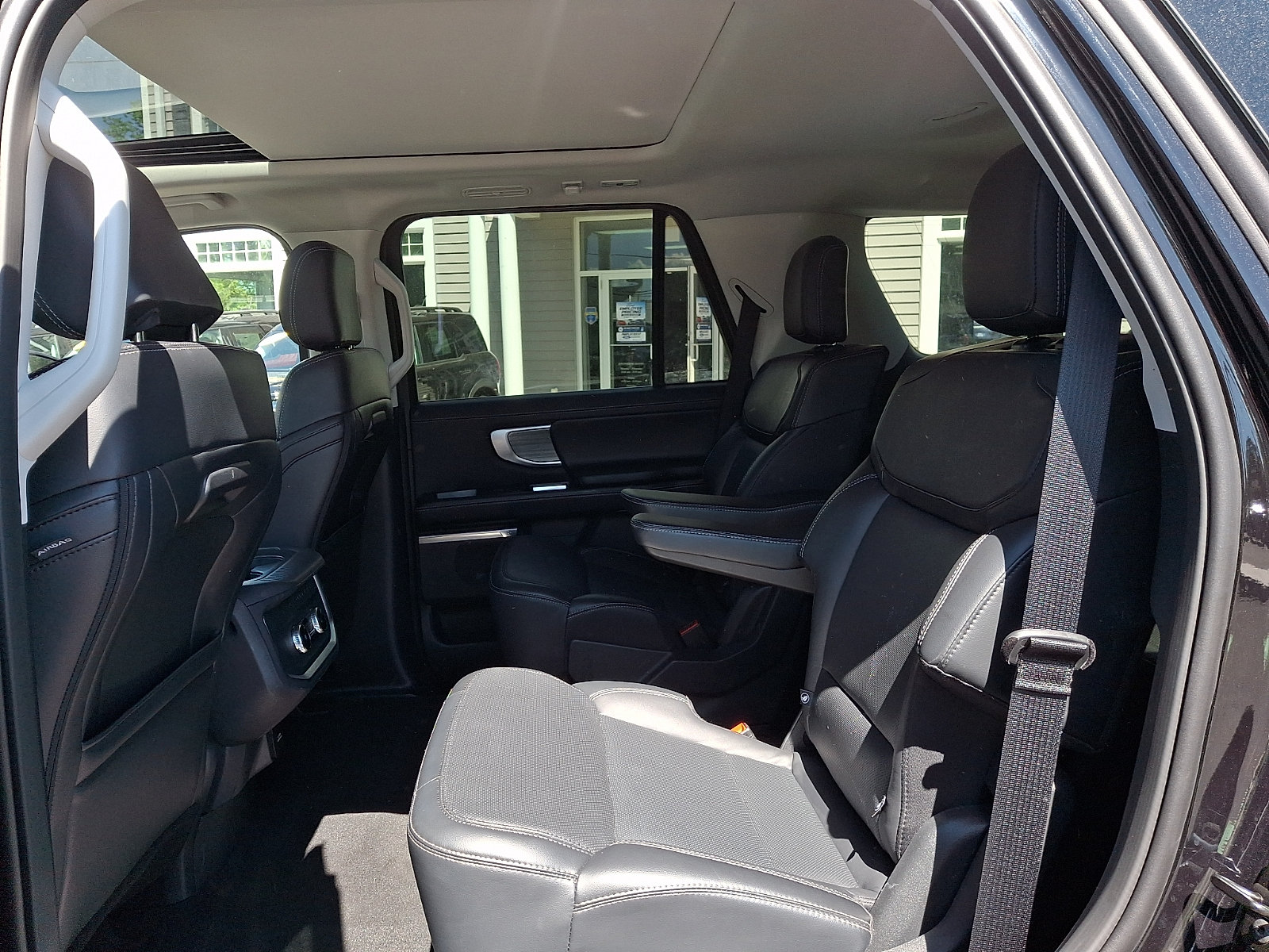 Certified 2025 Ford Expedition Platinum AWD/4WD image 11