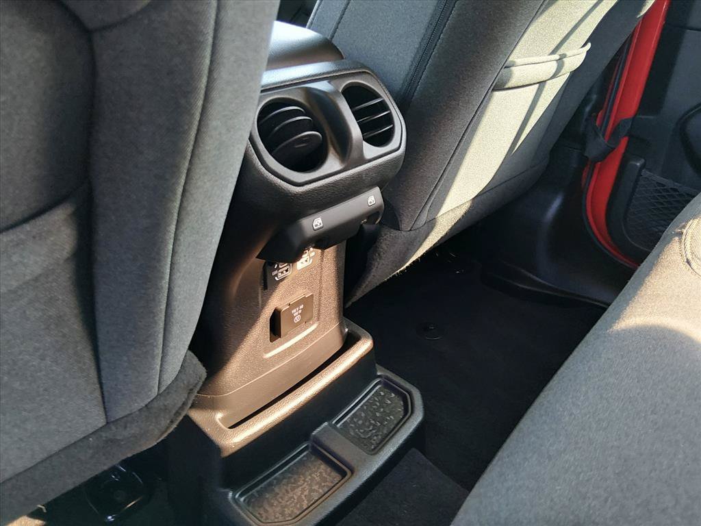 Used 2024 Jeep Wrangler Unlimited Sahara AWD/4WD image 13