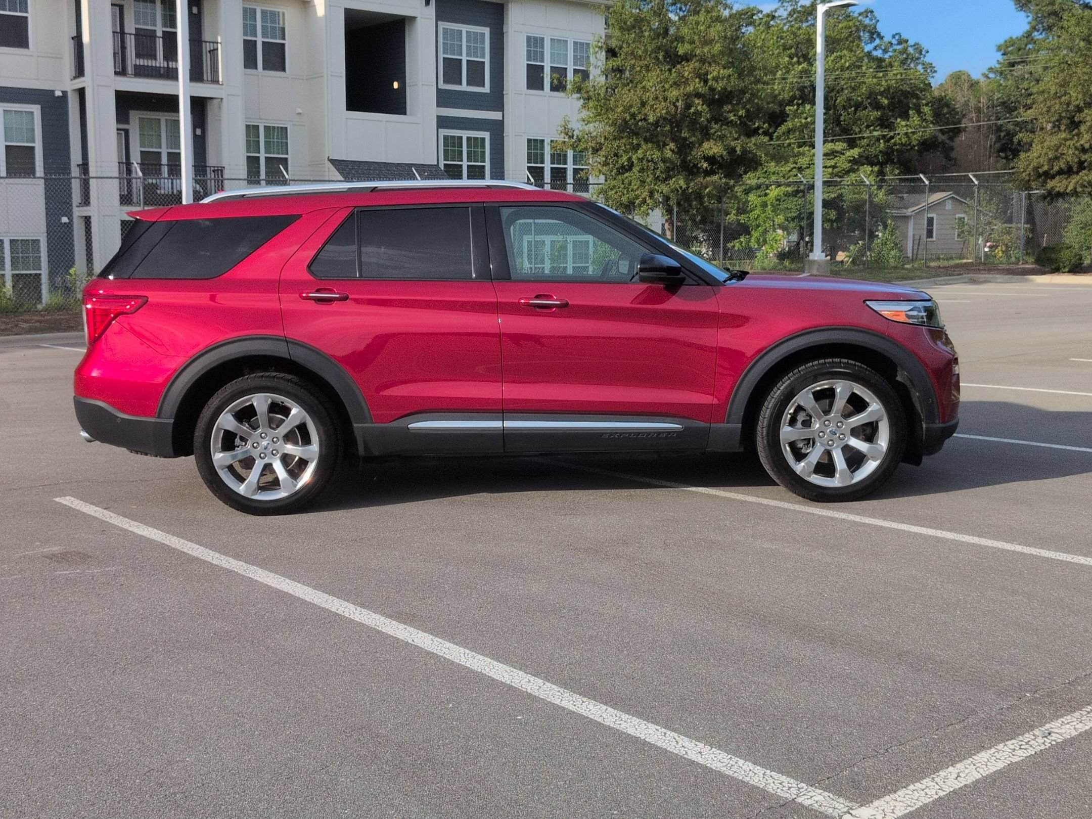 Certified 2020 Ford Explorer Platinum w/ Premium Technology Package AWD/4WD image 3