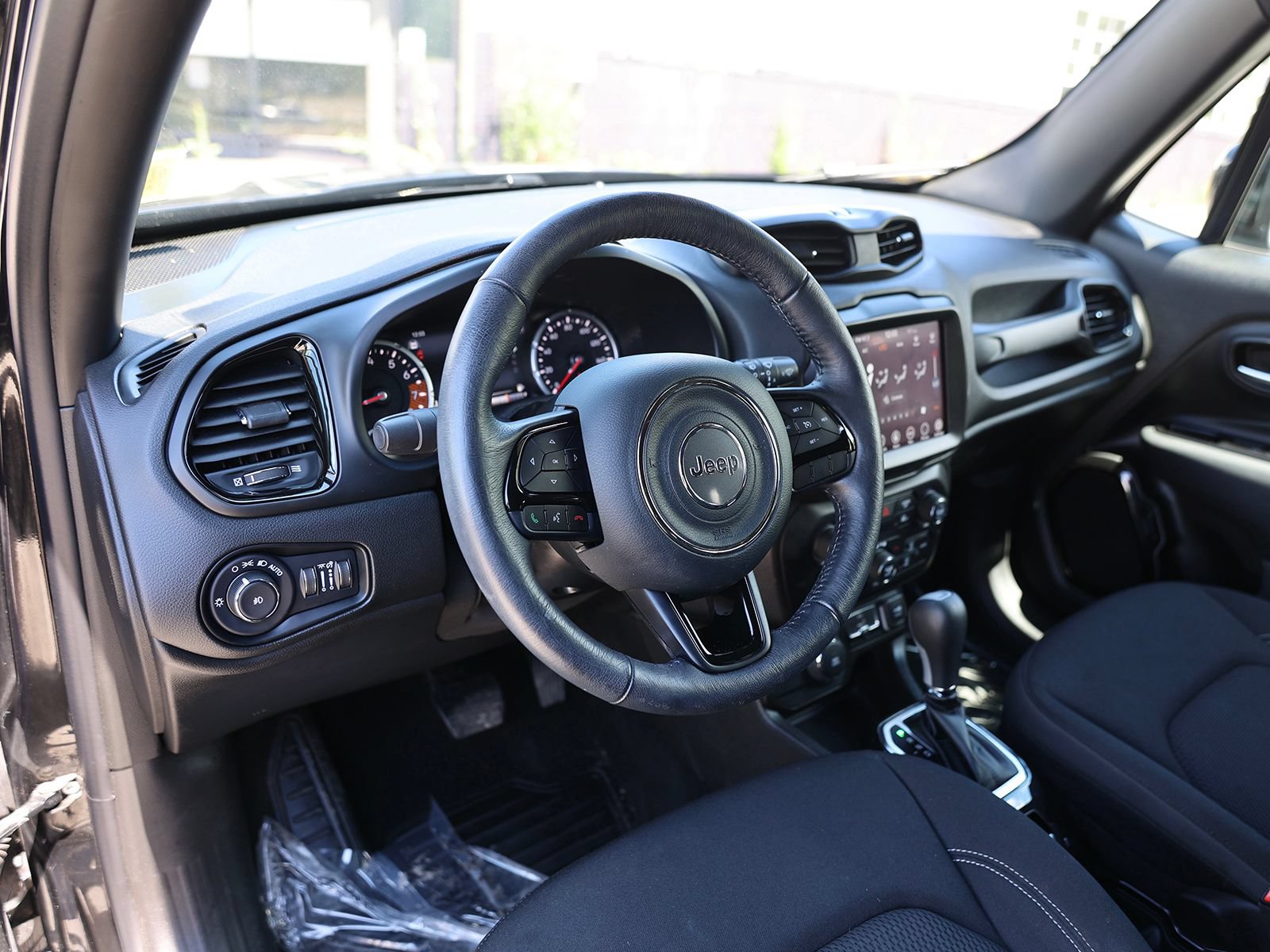 Used 2022 Jeep Renegade Altitude w/ Convenience Group AWD/4WD image 14