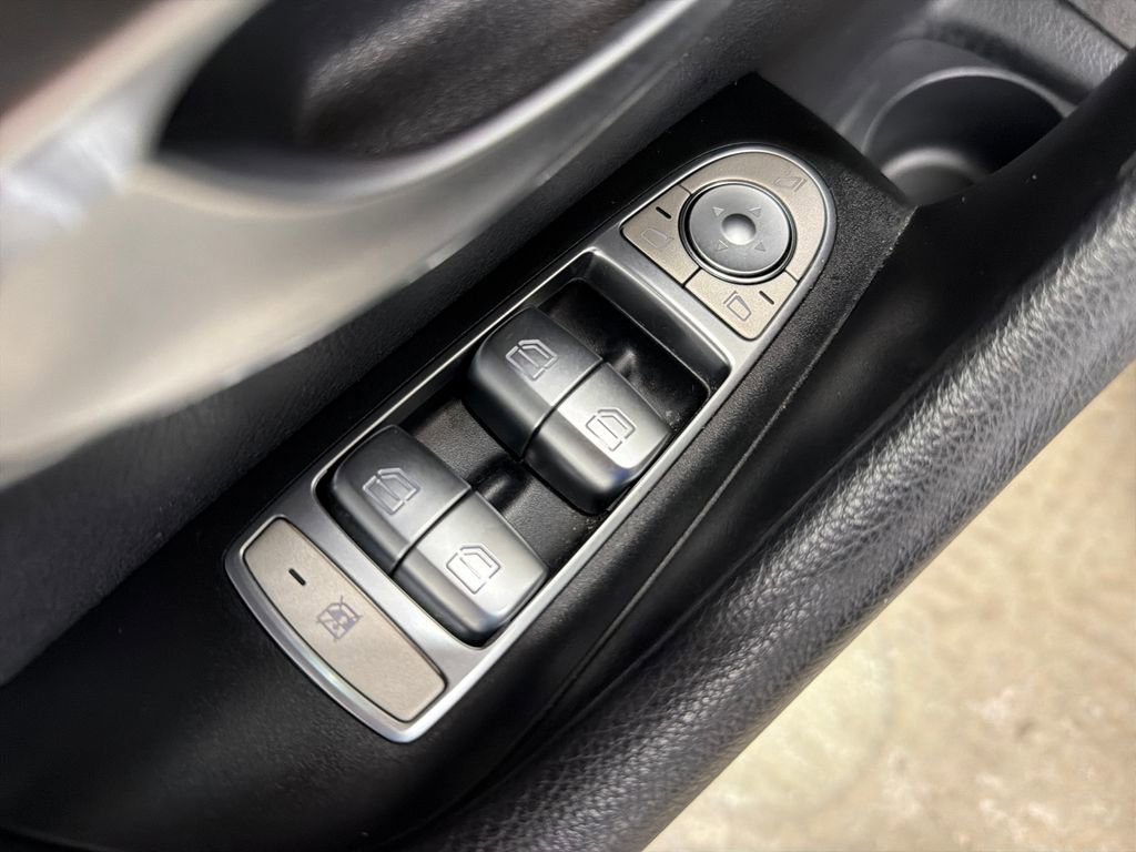 Used 2022 Mercedes-Benz E 350 Sedan image 17