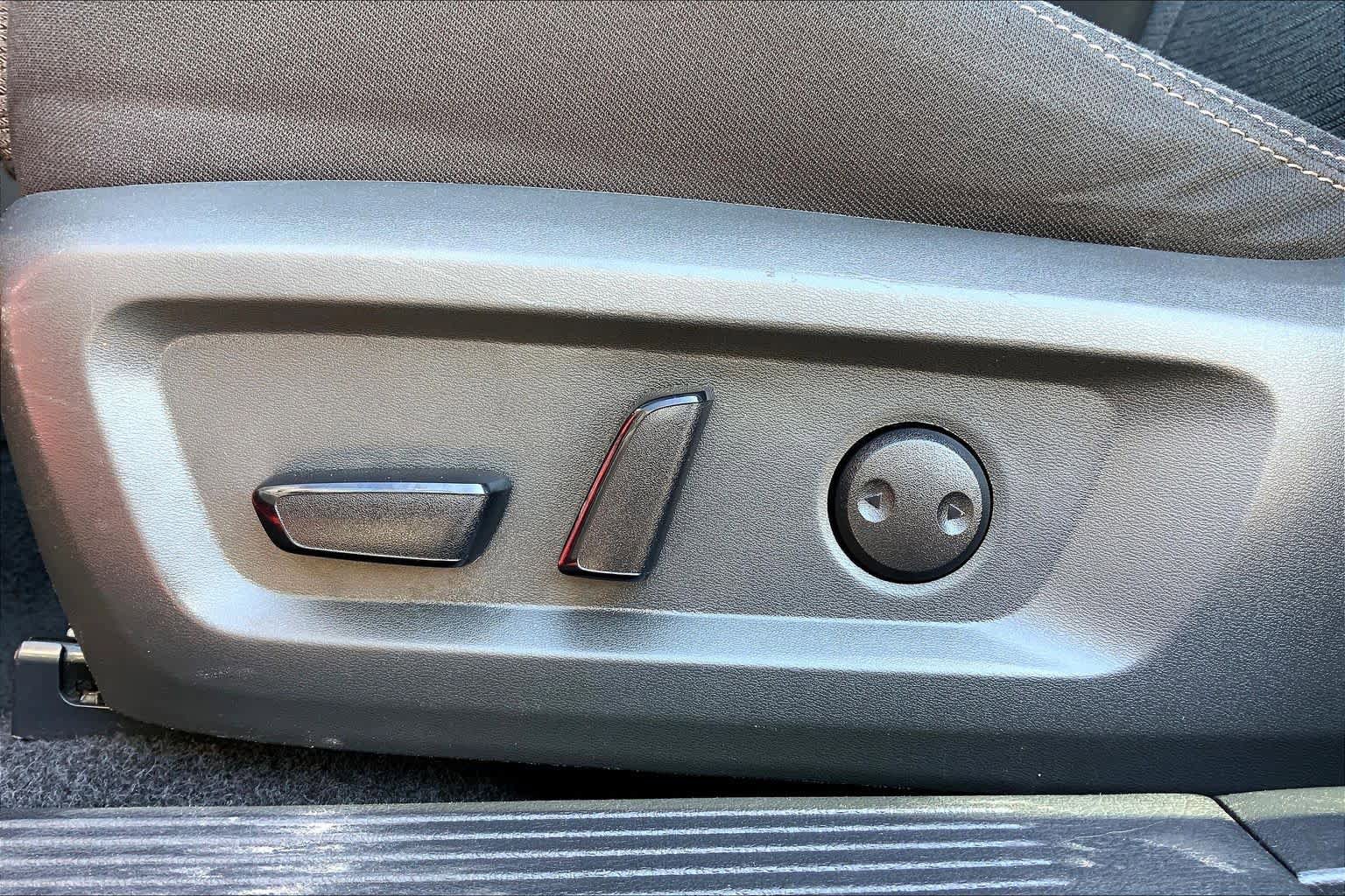 Used 2023 Nissan Rogue SV FWD image 35
