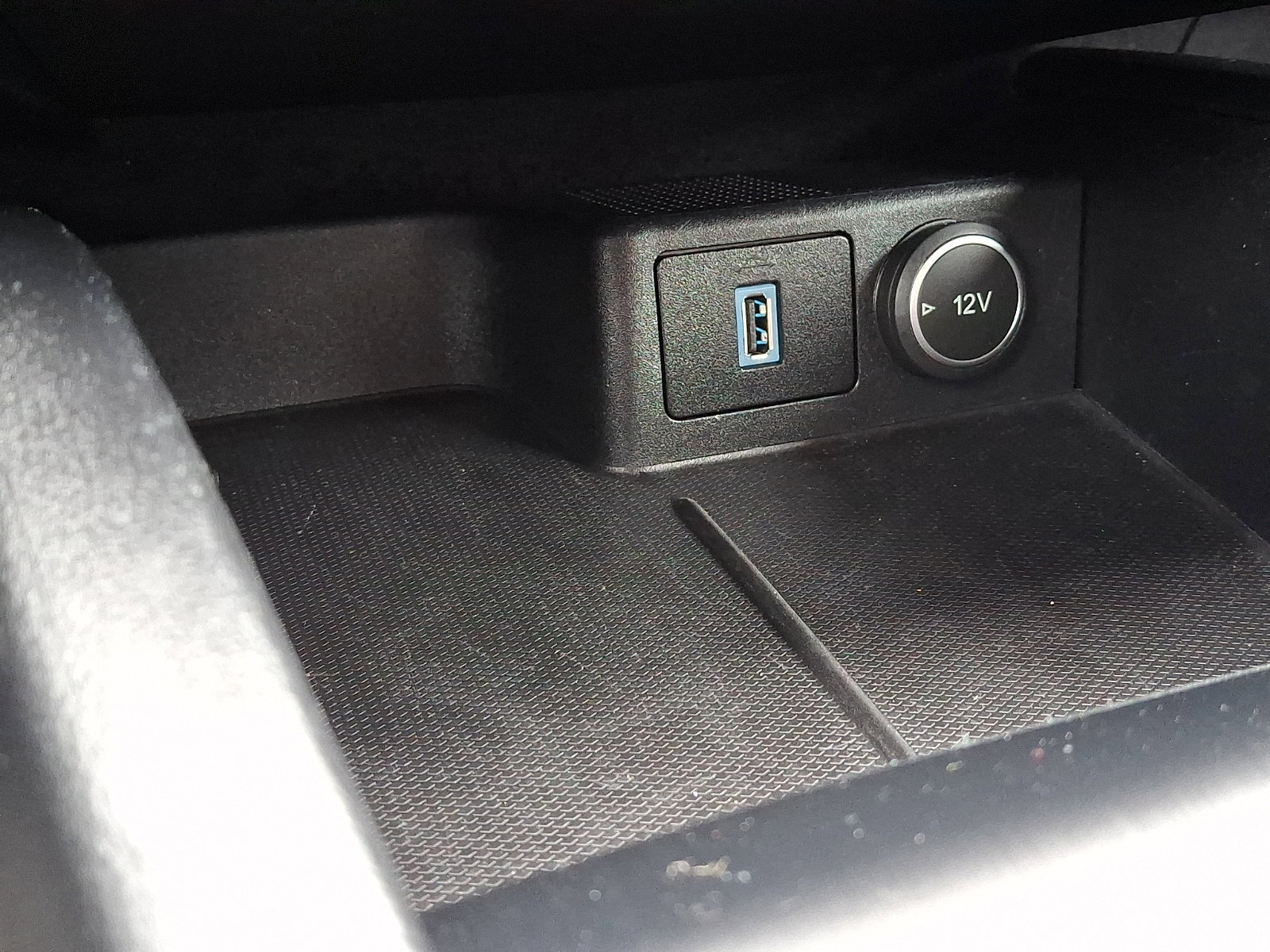 Certified 2020 Ford Escape SE image 33