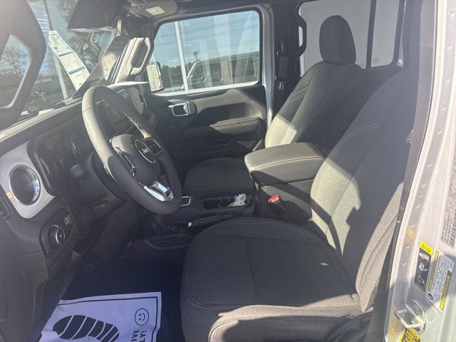 Used 2024 Jeep Wrangler Unlimited Sahara AWD/4WD image 11