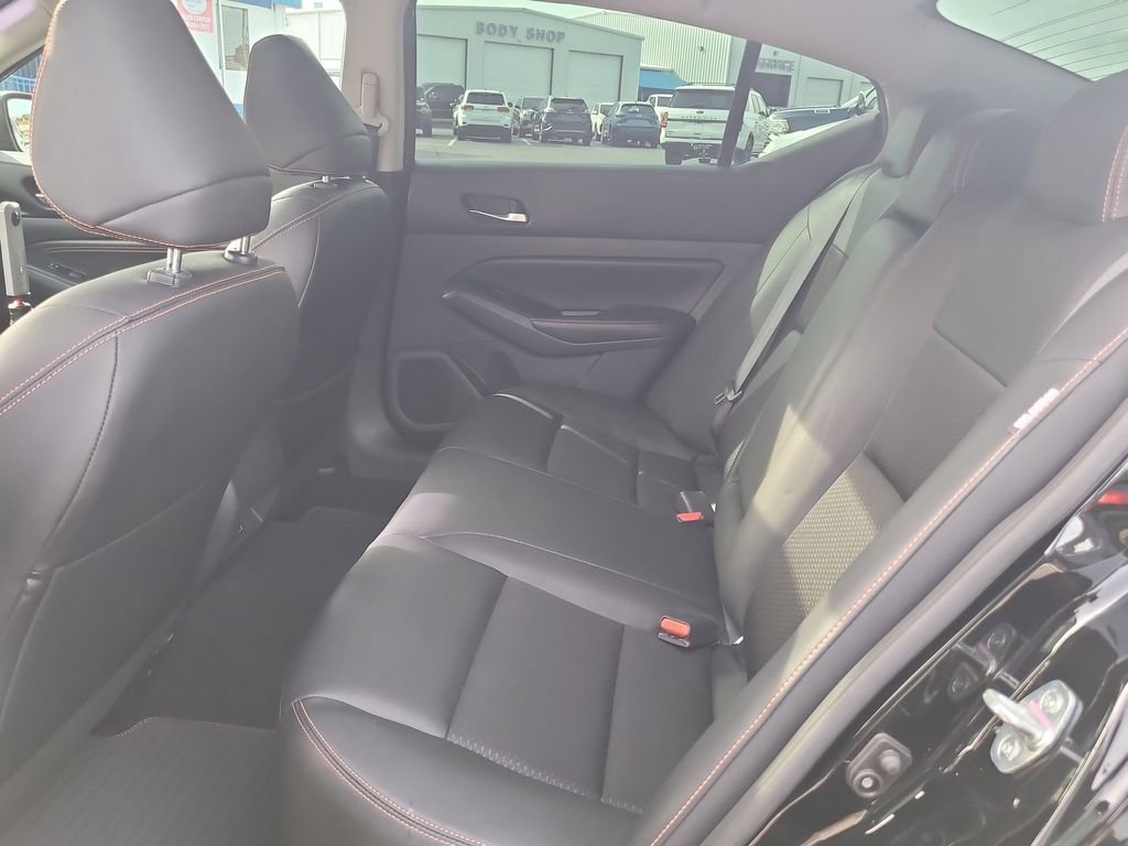 Used 2022 Nissan Altima 2.5 SR w/ Midnight Edition Package FWD image 11