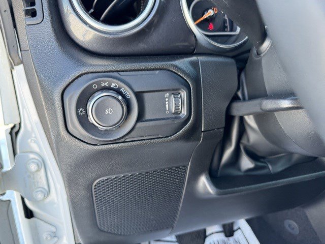 Used 2023 Jeep Wrangler Unlimited Sahara image 14