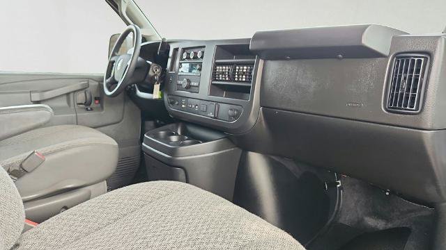 Used 2025 Chevrolet Express 3500 LT w/ LT Preferred Equipment Group RWD image 31