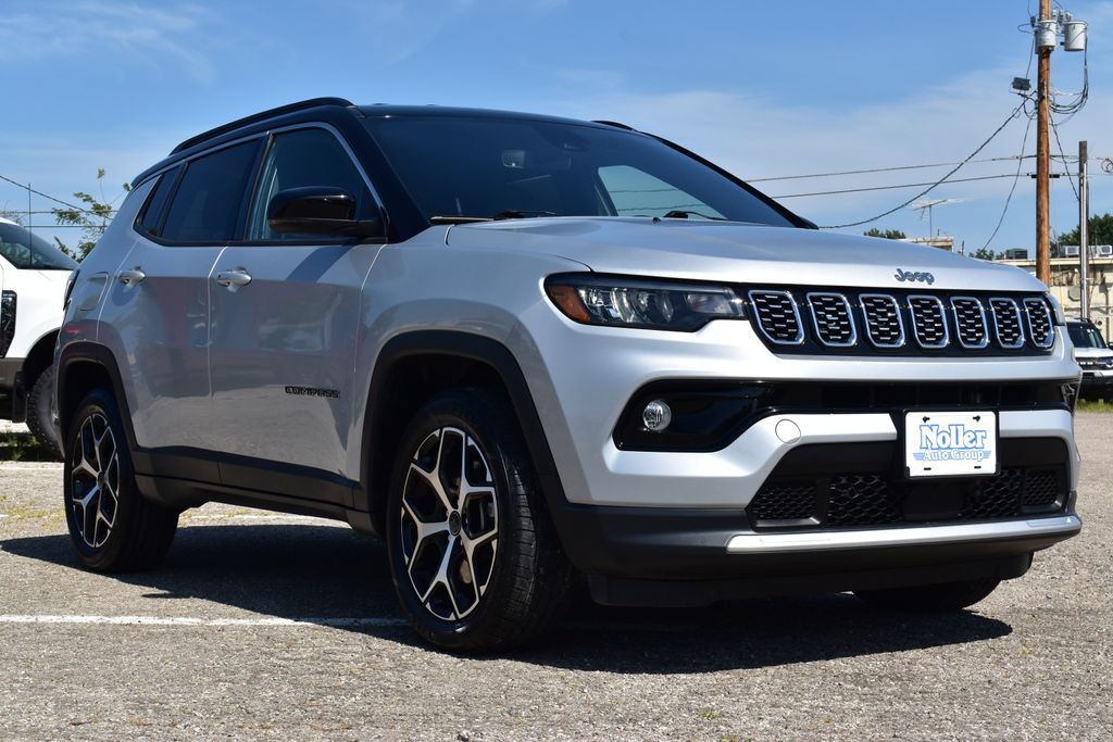 Used 2025 Jeep Compass Limited AWD/4WD image 3