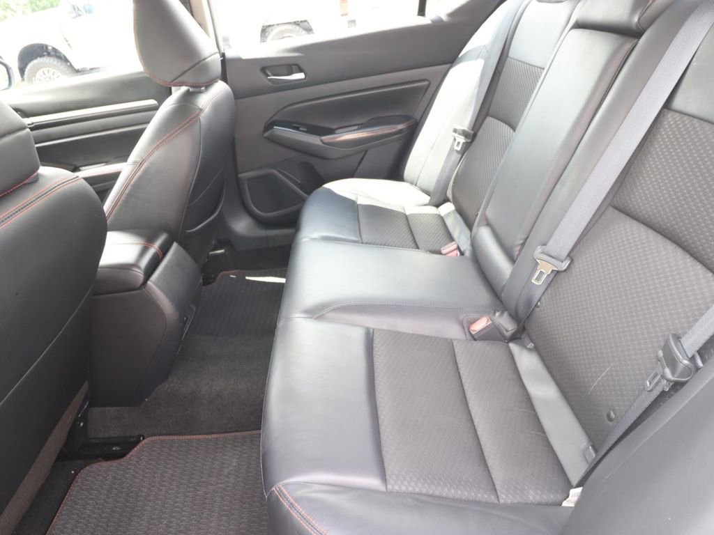 Used 2024 Nissan Altima 2.5 SR FWD image 9
