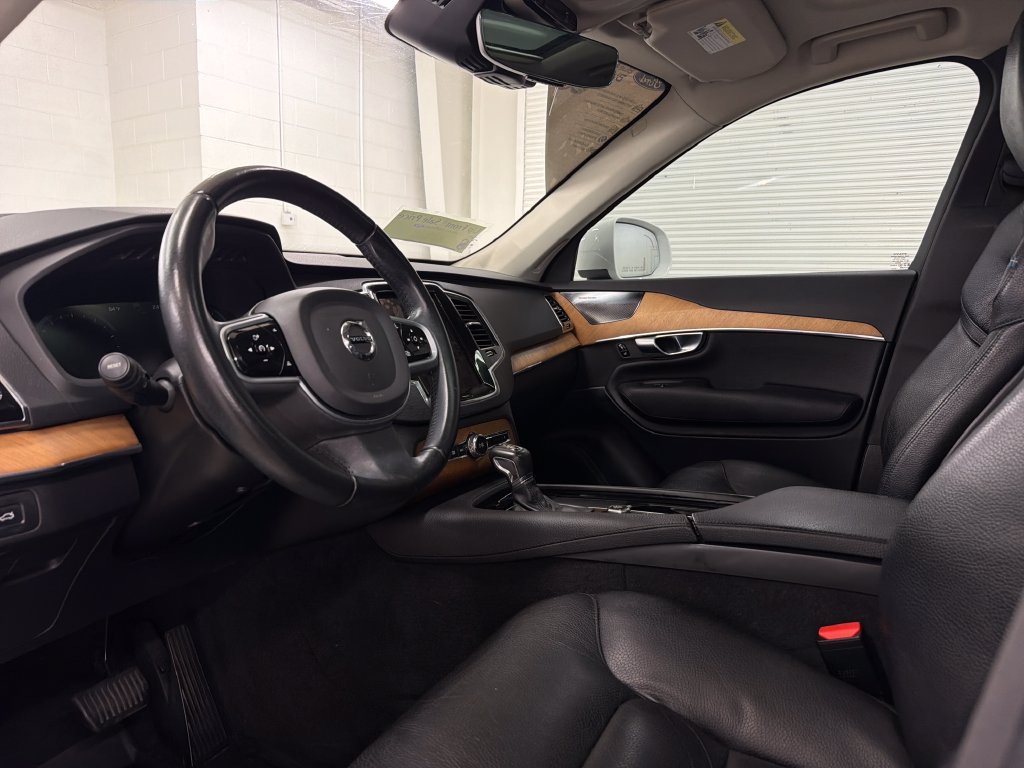 Used 2022 Volvo XC90 T6 Momentum w/ Advanced Package AWD/4WD image 5