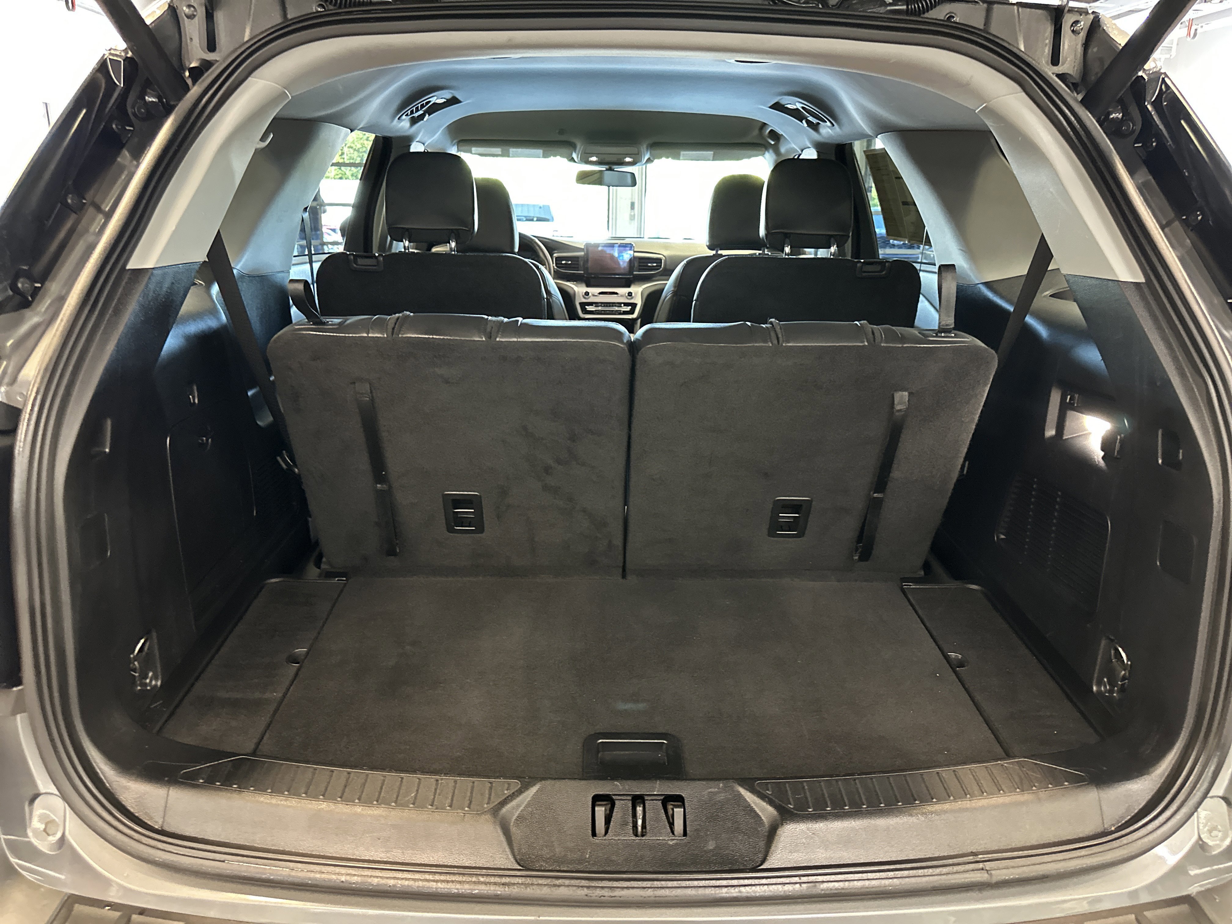 Certified 2022 Ford Explorer XLT w/ Equipment Group 202A image 16