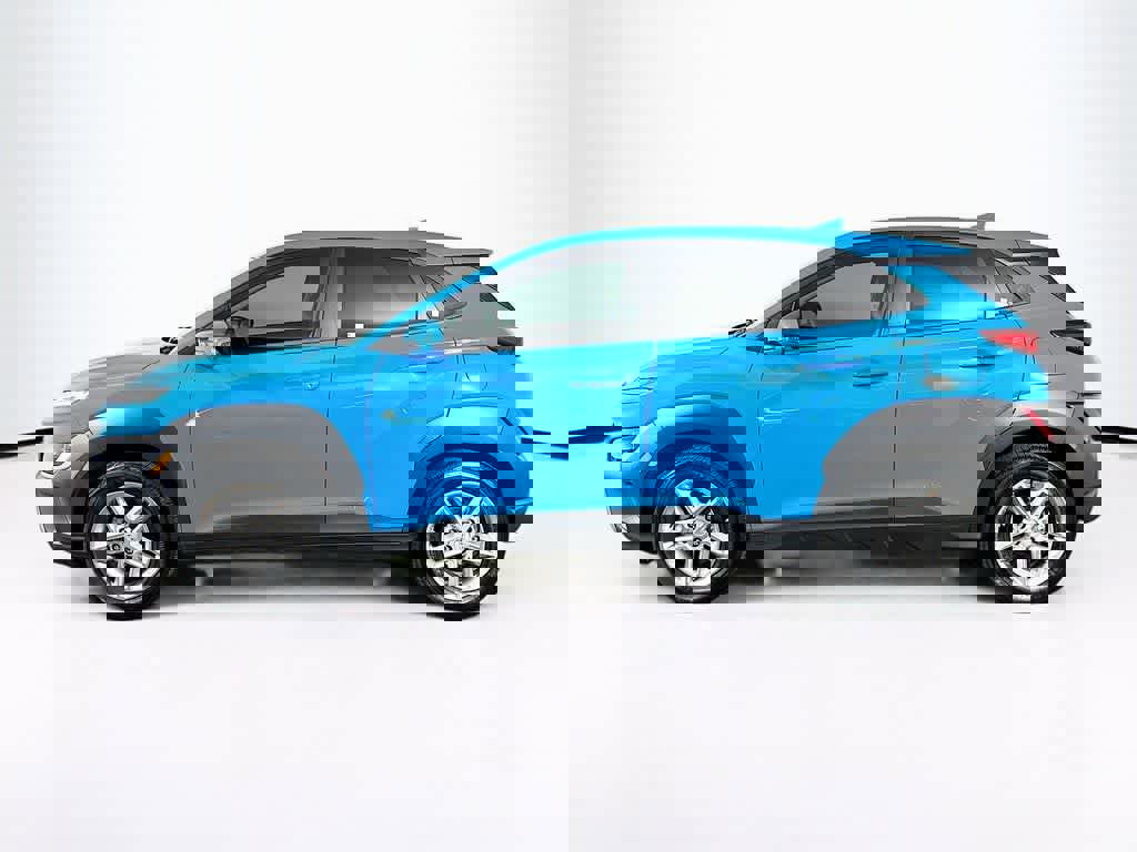 Used 2023 Hyundai Kona SE w/ Cargo Package image 2