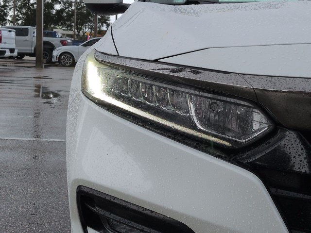 Used 2018 Honda Accord Sport image 10