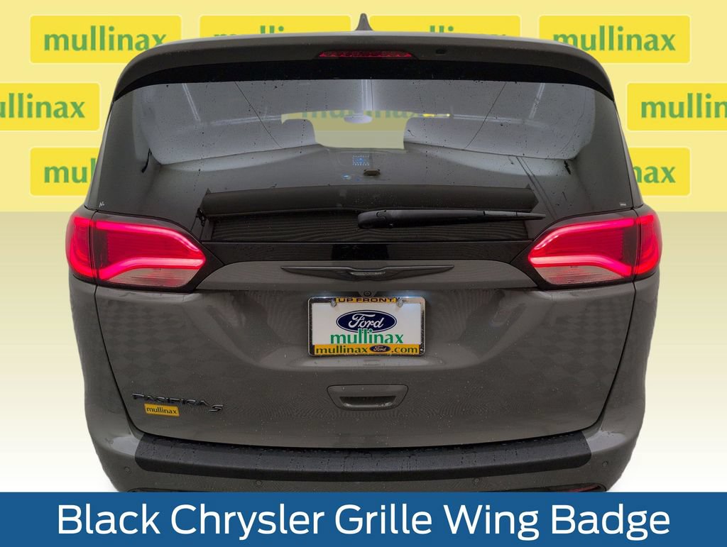 Used 2020 Chrysler Pacifica Touring w/ S Appearance Package FWD image 29