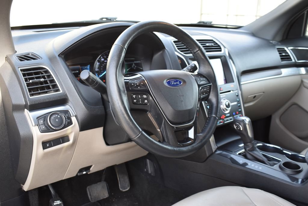 Certified 2018 Ford Explorer Limited w/ Equipment Group 301A image 9