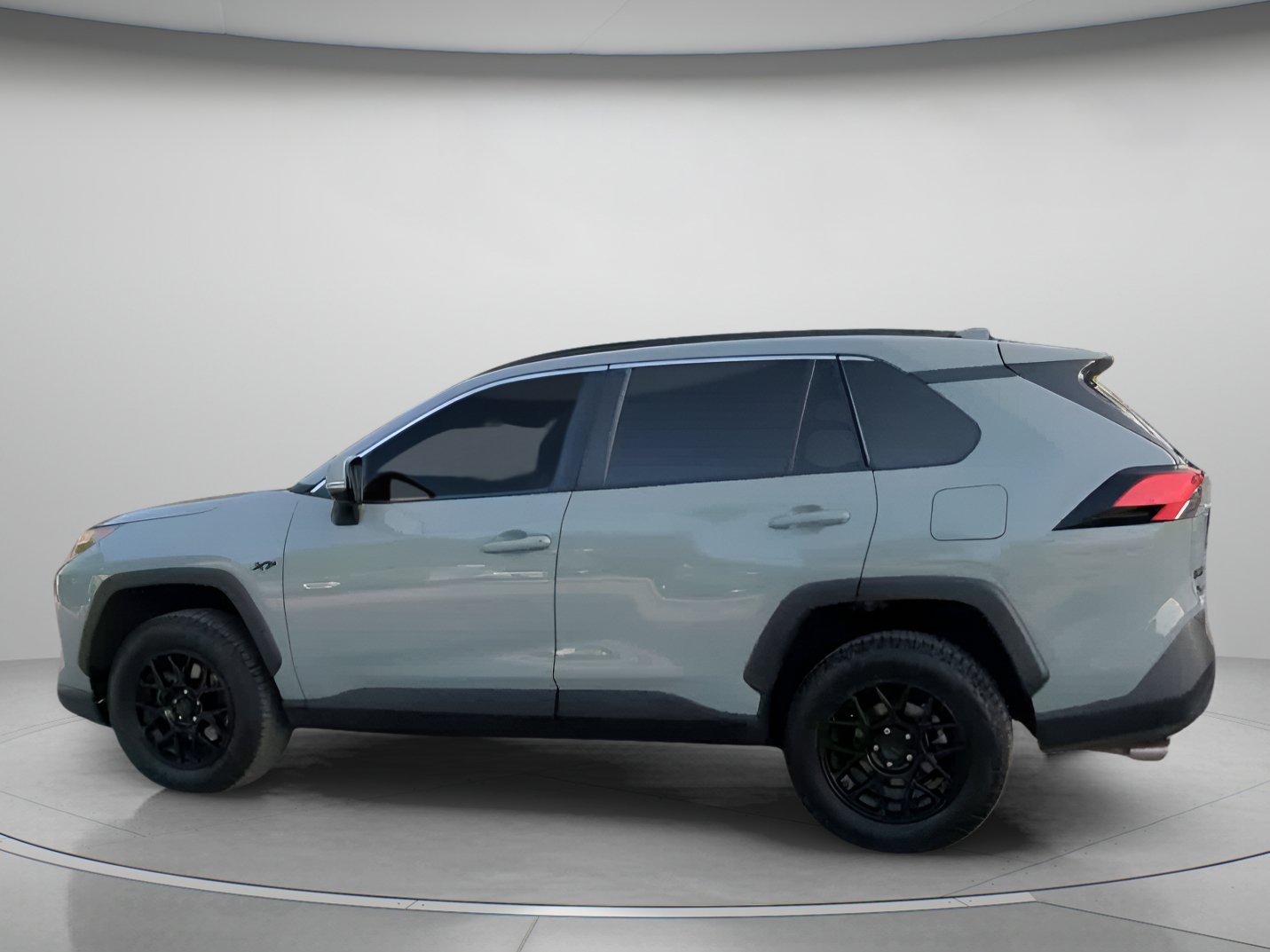 Used 2022 Toyota RAV4 XLE w/ Convenience Package FWD image 17