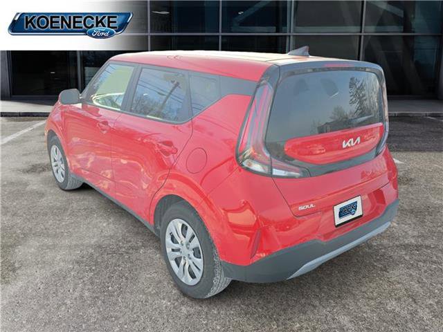 Used 2025 Kia Soul LX image 3