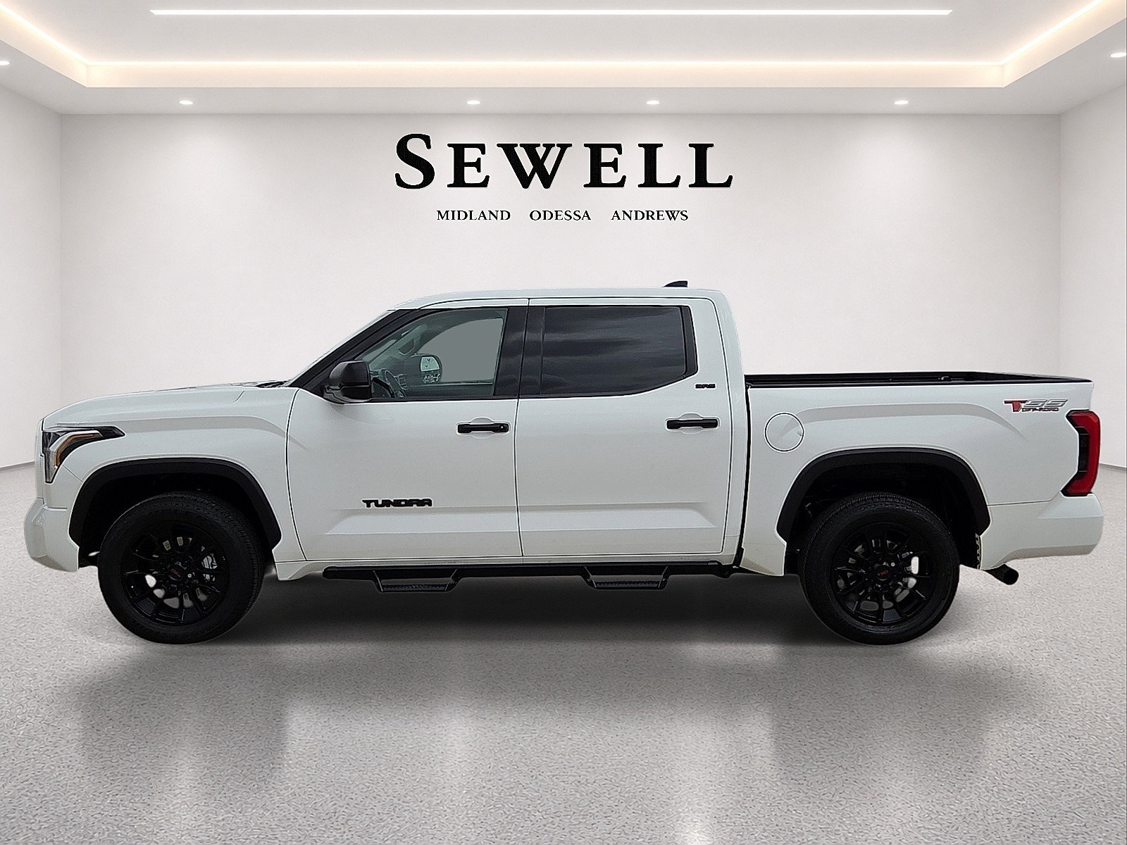 Used 2022 Toyota Tundra SR5 RWD image 2