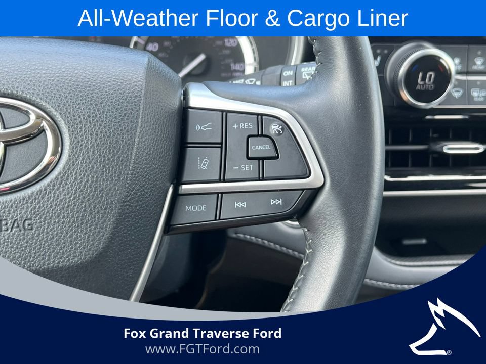 Used 2022 Toyota Highlander XLE AWD/4WD image 22