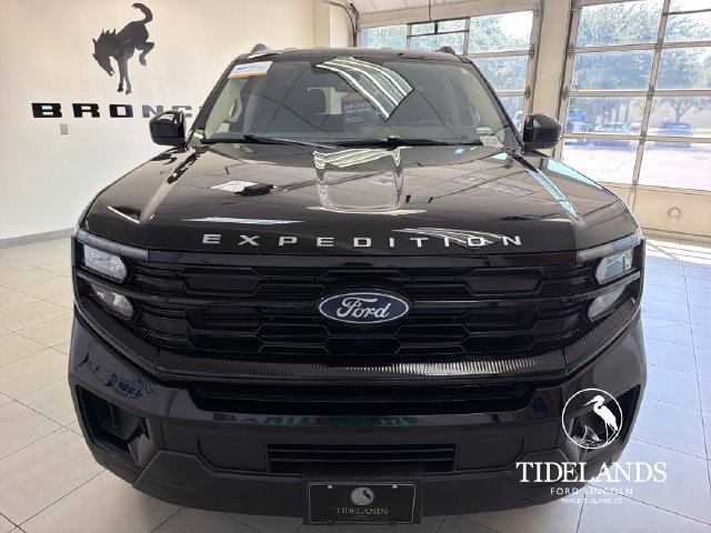 Certified 2025 Ford Expedition Active RWD image 3