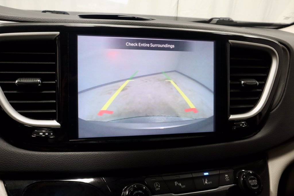 Used 2024 Chrysler Pacifica Touring-L FWD image 2