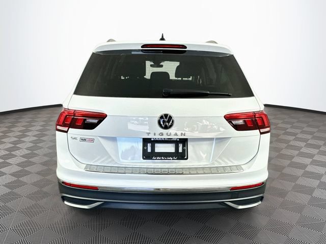 Used 2023 Volkswagen Tiguan SE w/ Panoramic Sunroof Package FWD image 11