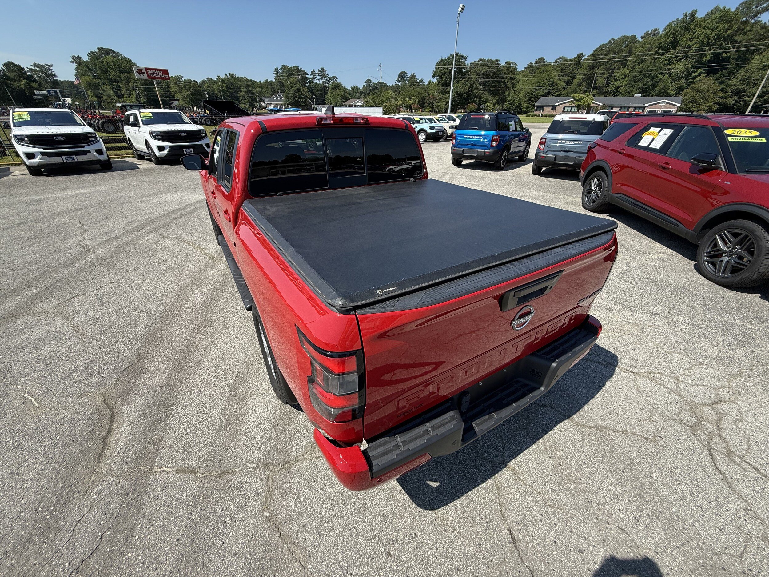 Used 2022 Nissan Frontier SV AWD/4WD image 9