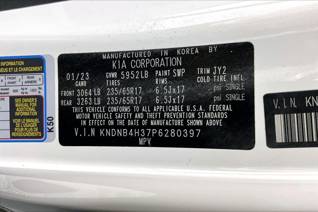 Used 2023 Kia Carnival LX FWD image 33
