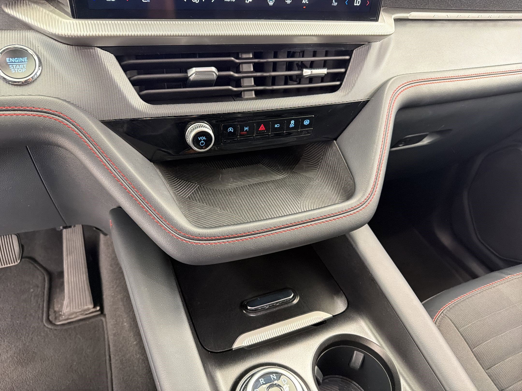 Certified 2025 Ford Explorer ST-Line w/ ST-Line Street Pack image 24