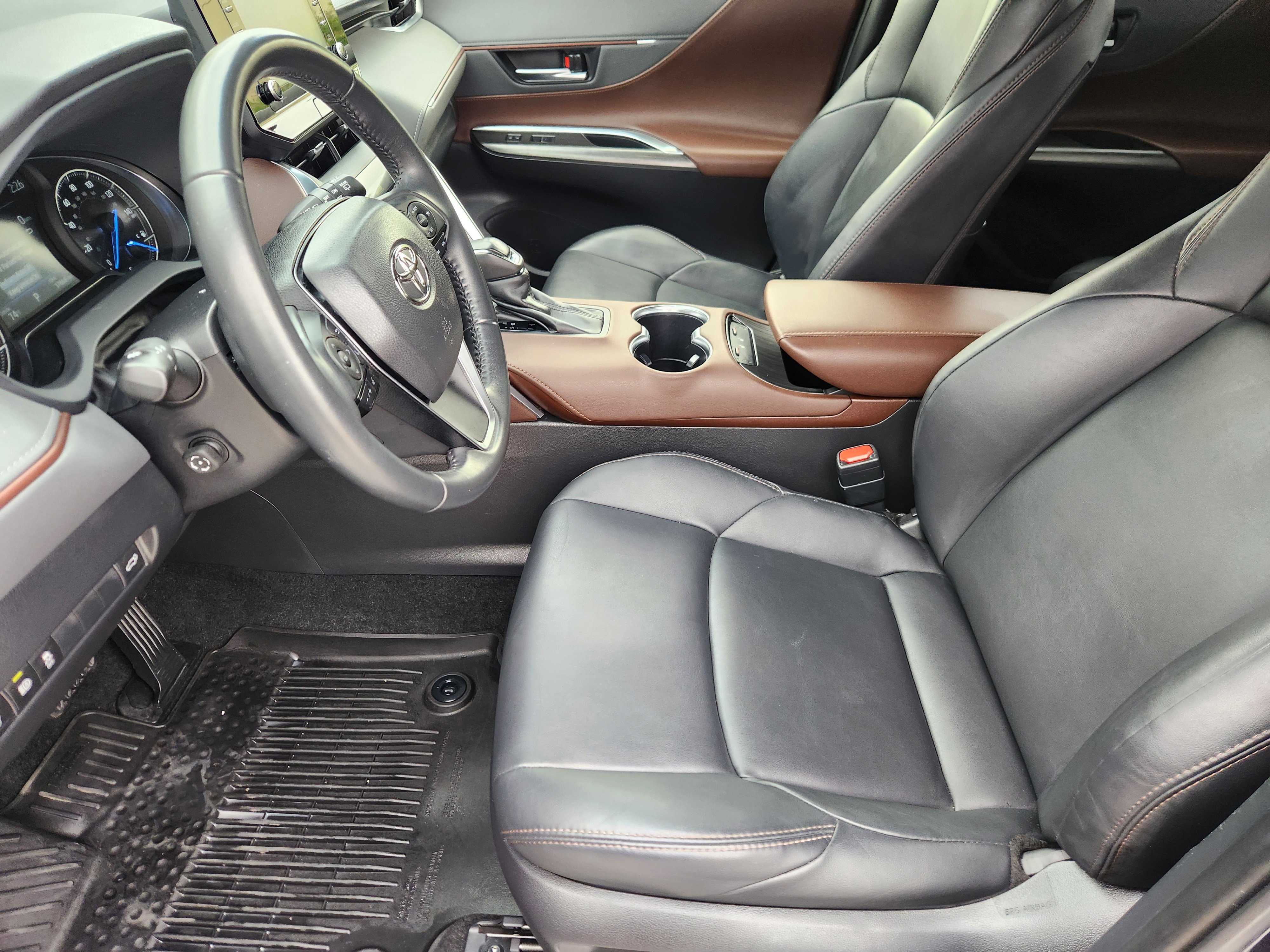 Used 2022 Toyota Venza XLE AWD/4WD image 9