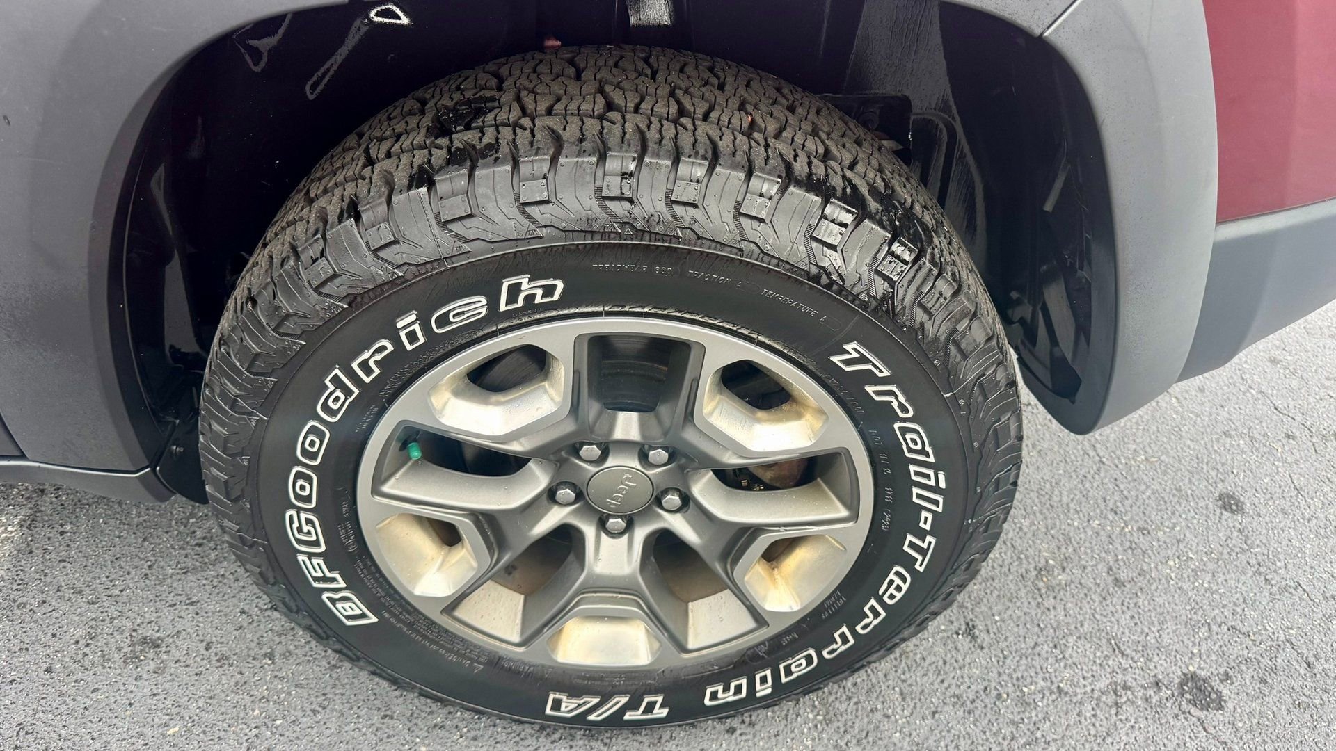 Used 2019 Jeep Cherokee Trailhawk w/ Cold Weather Group image 21