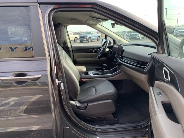 Used 2025 Kia Carnival image 14
