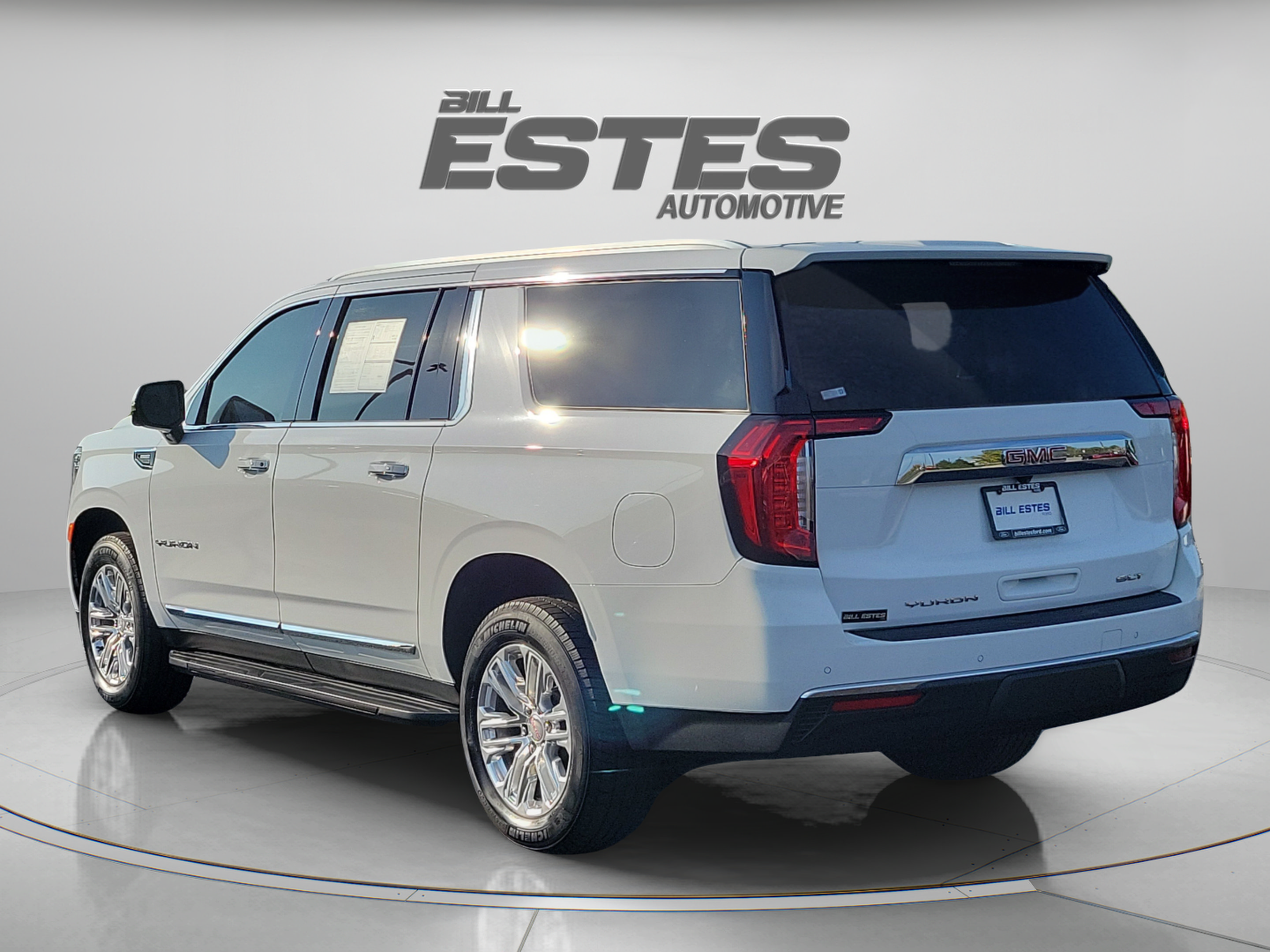 Used 2021 GMC Yukon XL SLT w/ SLT Premium Package AWD/4WD image 2