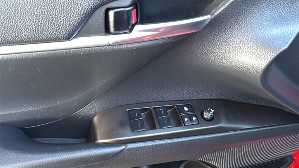 Used 2023 Toyota Camry SE image 19