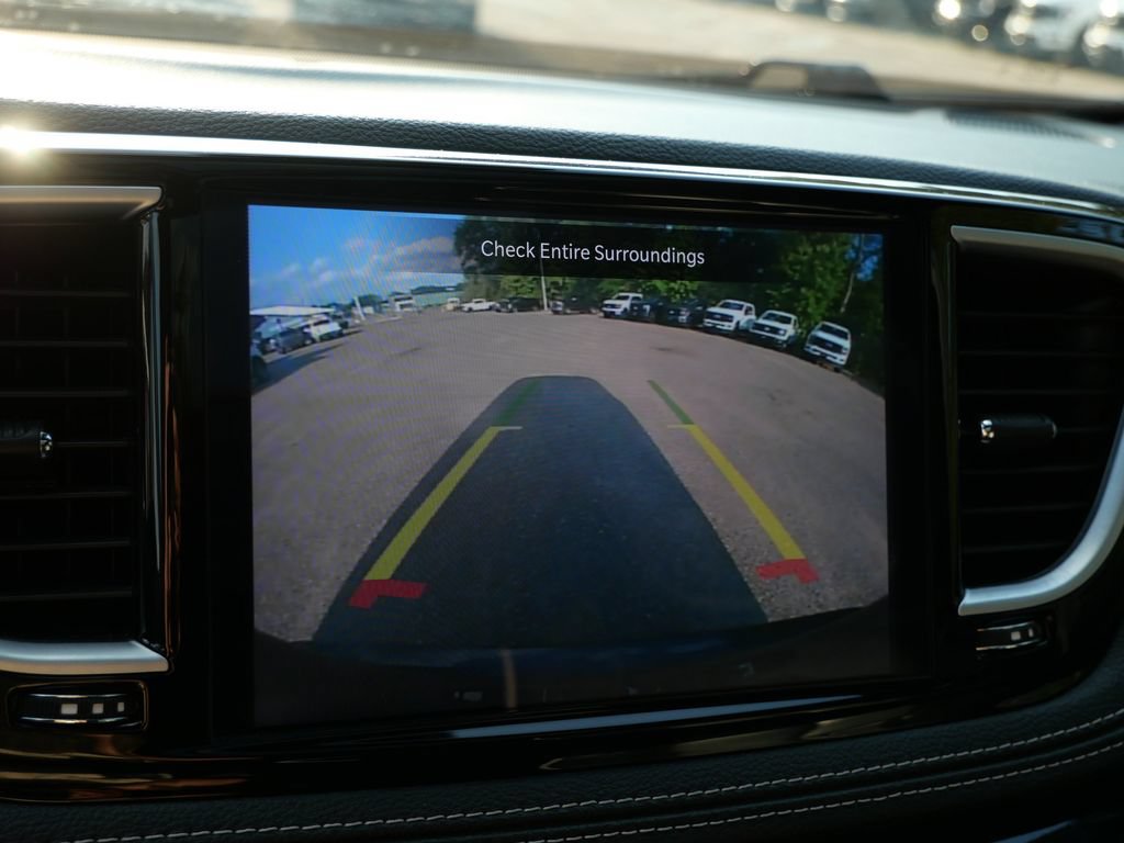 Used 2025 Chrysler Pacifica Limited FWD image 27