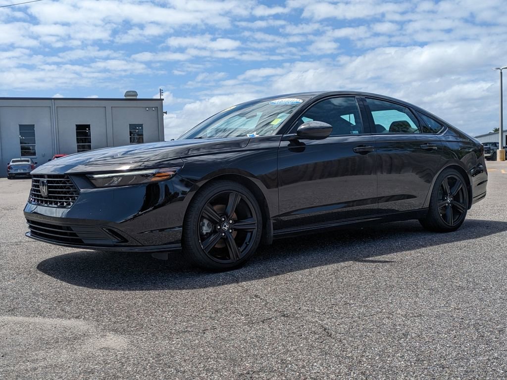 Used 2025 Honda Accord Sport image 2